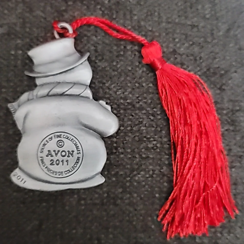 Avon 2011 Ornament - Picture 2 of 4